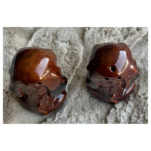 Enesco Imports Japan-Vintage Redware Bloodhounds Salt & Pepper Shakers - Picture 5 of 7